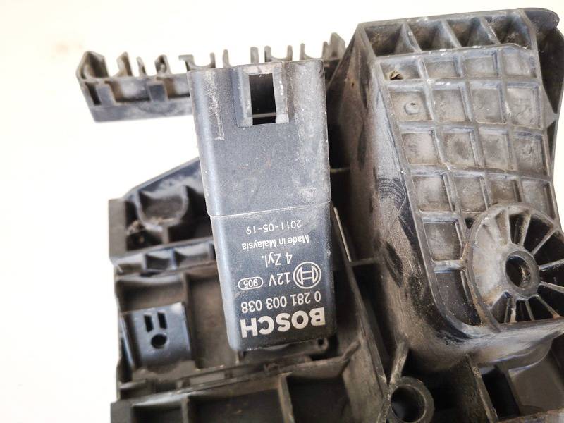 0281003038 Volkswagen Golf 2011 Glow plug relay