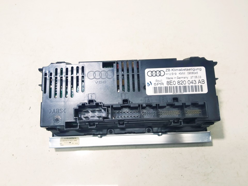 8E0820043AB Audi A4 2003 Panel sterowania klimatyzacją (przełączniki ogrzewania) - Thumbnail 2