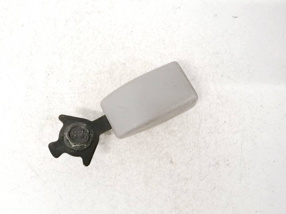 B2000 Mazda Premacy 2001 ENGANCHE CINTURON TRASERO CENTRAL