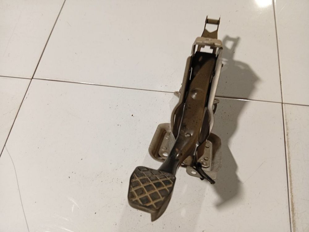 1K1721057AD Volkswagen Passat 2006 Clutch pedal