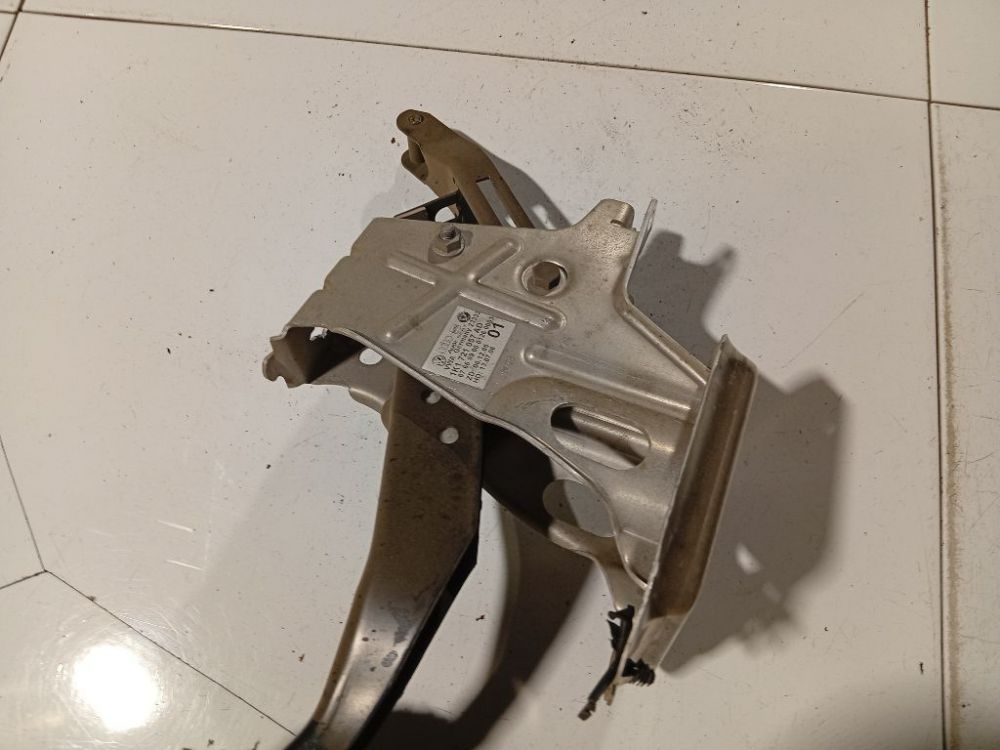 1K1721057AD Volkswagen Passat 2006 Clutch pedal - Thumbnail 3