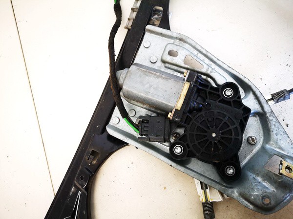 A2208204642 Mercedes-Benz C-CLASS 2002 Window Motor - FRONT LEFT