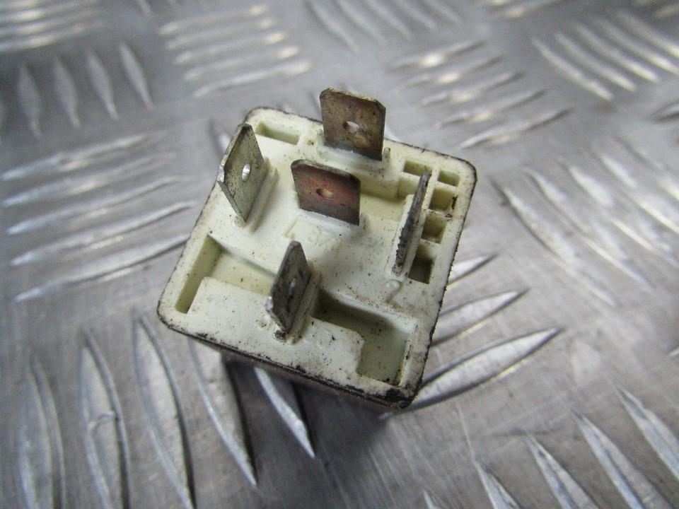 7700810927b 7700810927b Relay module Renault Clio 1996 EIS00437276