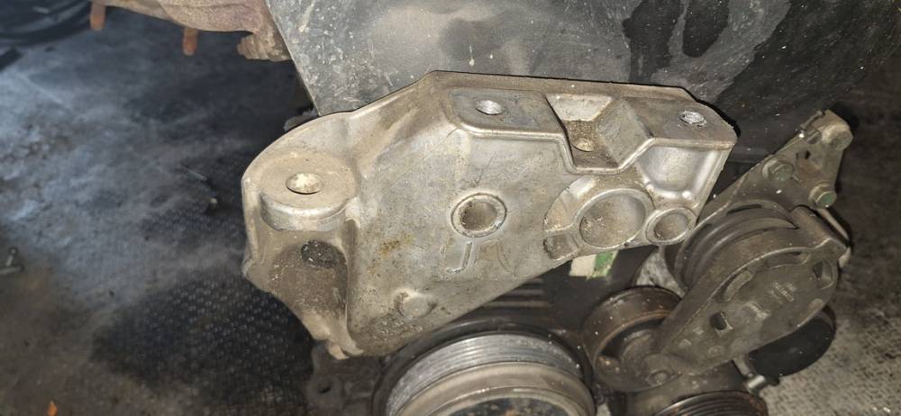 038199207J Volkswagen Golf 2001 Engine Mount Bracket and Gearbox Mount Bracket