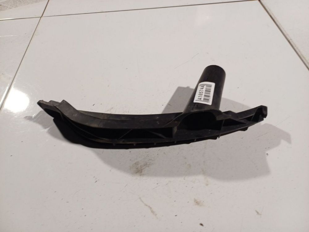 1K0807890B Volkswagen Jetta 2007 Puskurin kiinnike - EDESSÄ OIKEALLA