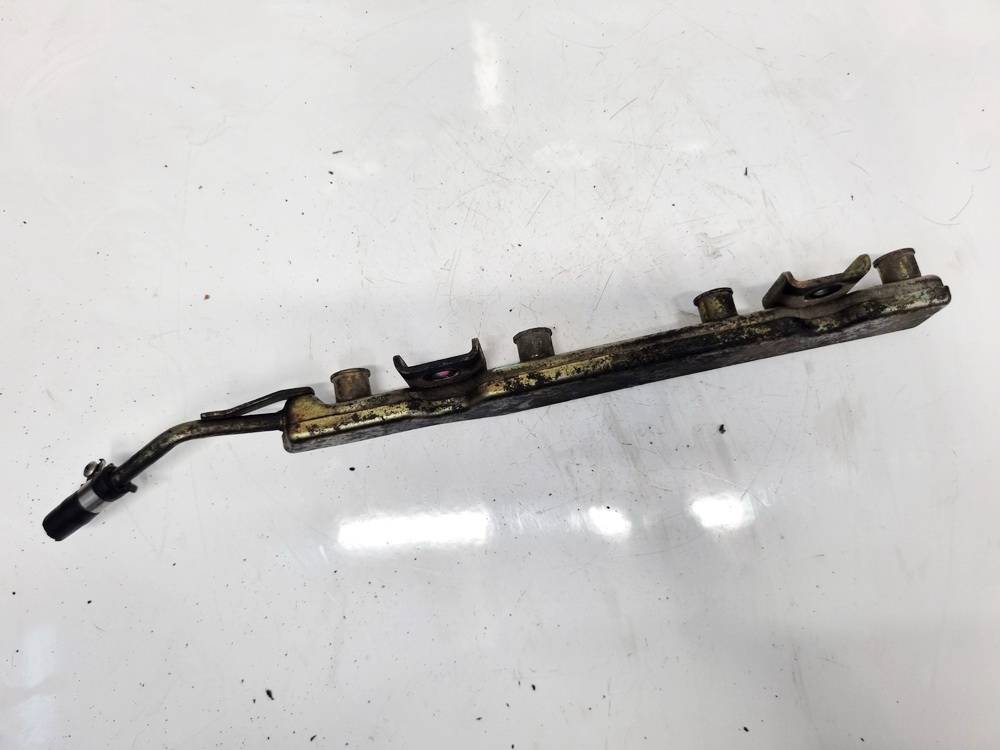 Nissan Primera 2005 Fuel injector rail (injectors)(Fuel distributor)
