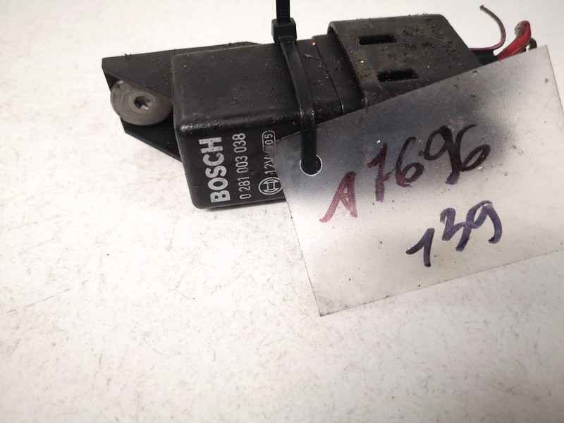 0281003038 038907281d Glow plug relay Volkswagen Golf 2007 1.9L