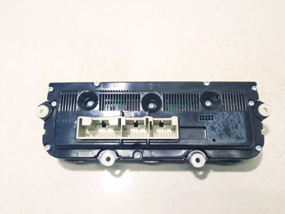 74641451 Volkswagen Golf 2005 Climate Control Panel (heater control switches) - Thumbnail 2