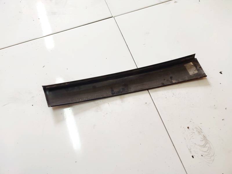 Volkswagen Touran 2005 Etuoven lista (muoto) - TAKANA VASEMMALLA