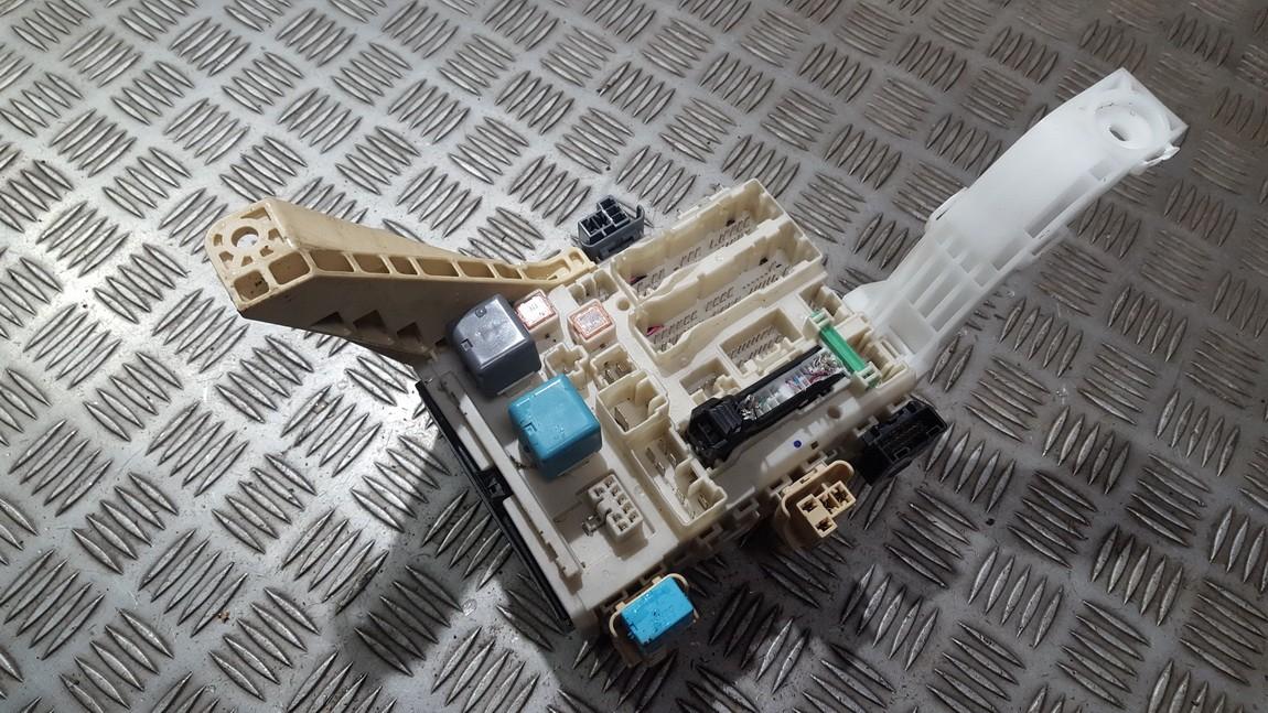 8273052700 Toyota Yaris 2007 Fuse box