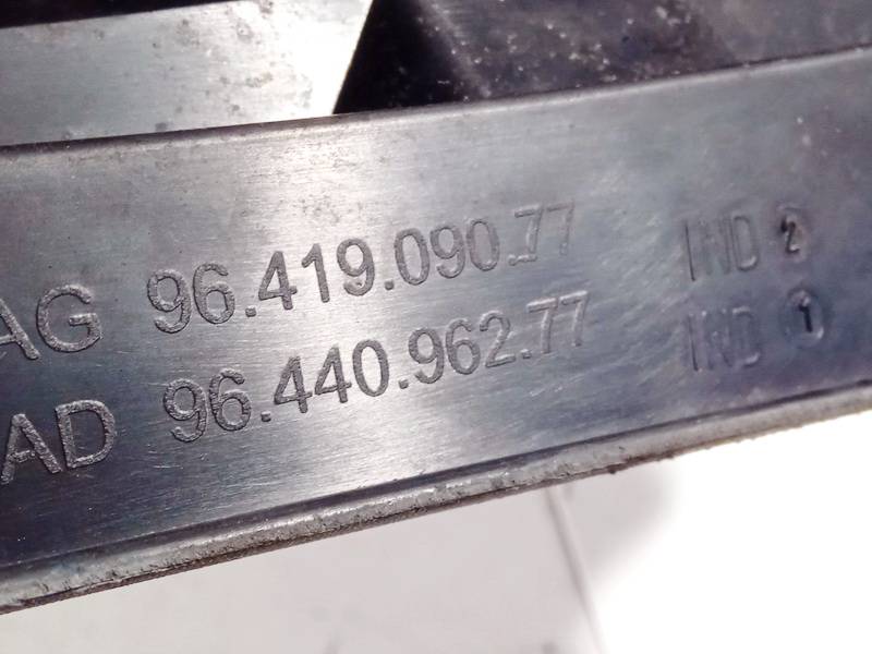 9641909077 Toyota Corolla Verso 2006 Wiper Muolding - FRONT - Thumbnail 3