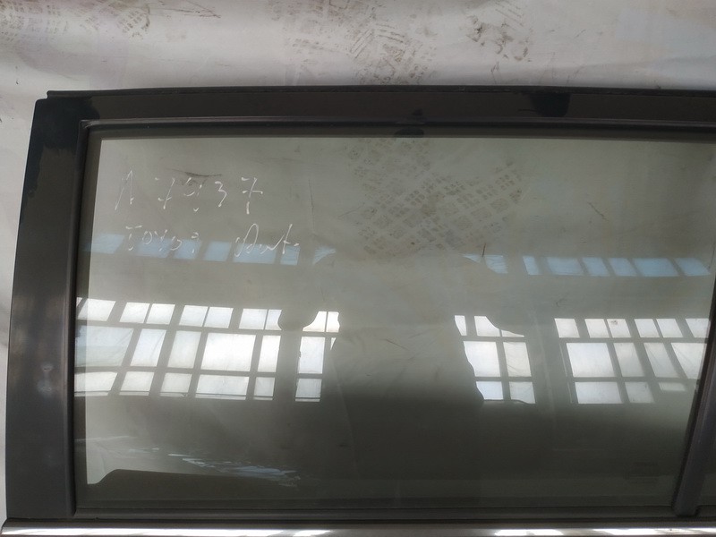 Toyota Avensis 2003 Vitre de Porte Arrière Gauche