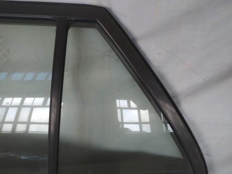 Toyota Avensis 2003 Vitre arriere Gauche