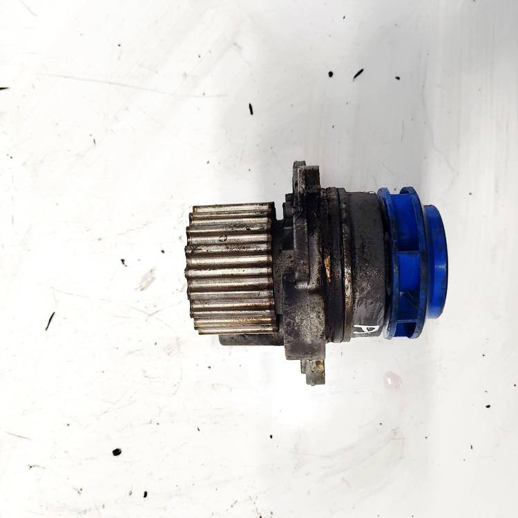 1319704S Skoda Octavia 2007 Pompa wodna