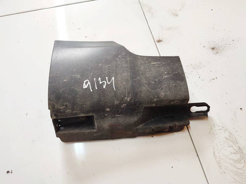 Volkswagen Passat 2006 Oikean muovisen kynnyslistan takakansi - TAKANA OIKEALLA