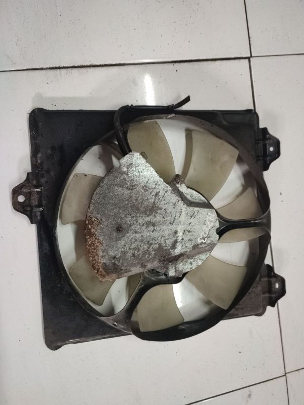 Toyota RAV-4 2003 Difuzors (radiatora ventilators)