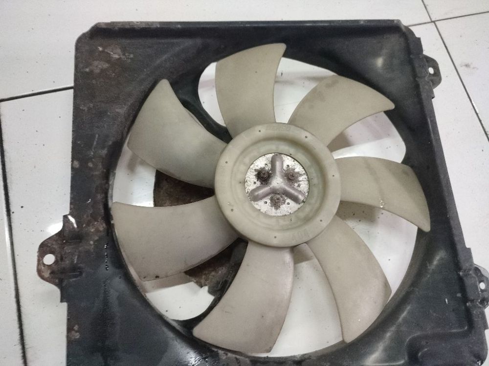 Toyota RAV-4 2003 Diffuser, Radiator Fan - Thumbnail 4