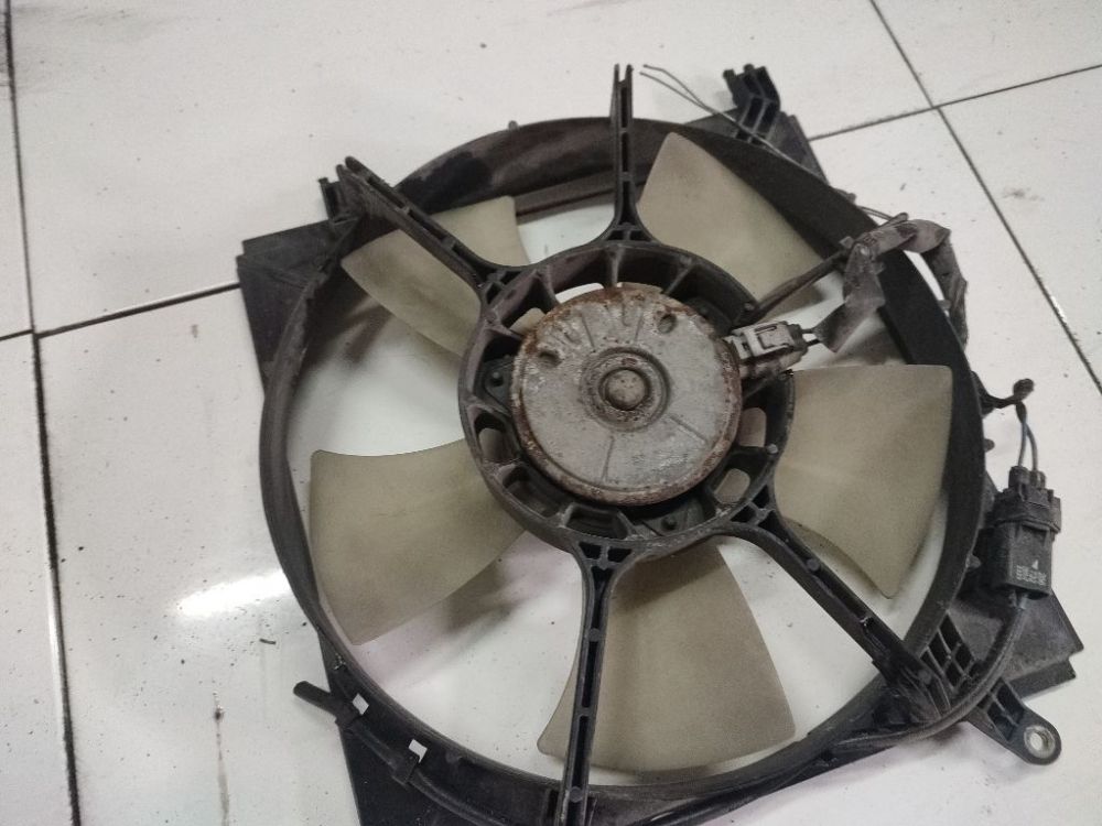 Toyota RAV-4 2003 Diffuser, Radiator Fan - Thumbnail 4