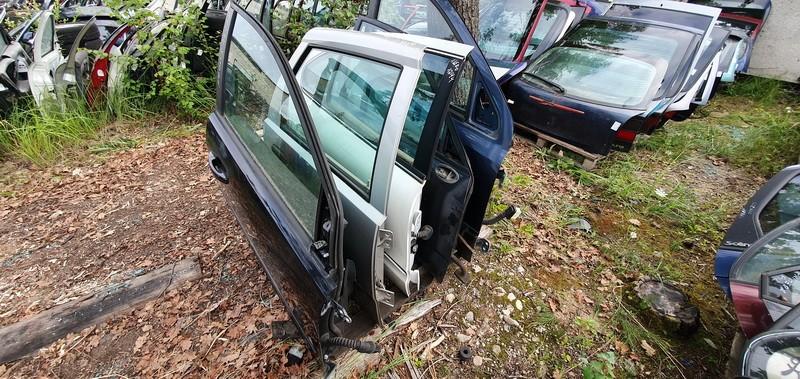 MELYNOS Kia Sorento 2004 Durvis - PRIEKŠA PA LABI