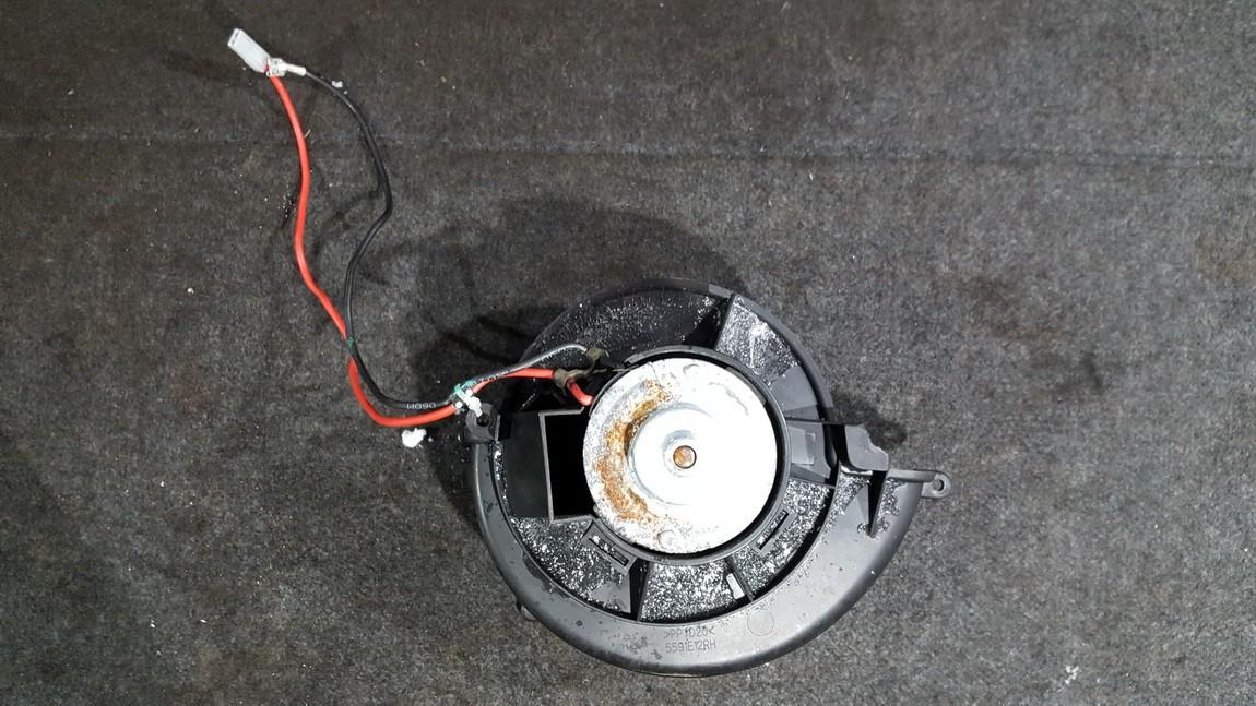 Opel Astra 2008 Salona ventilators