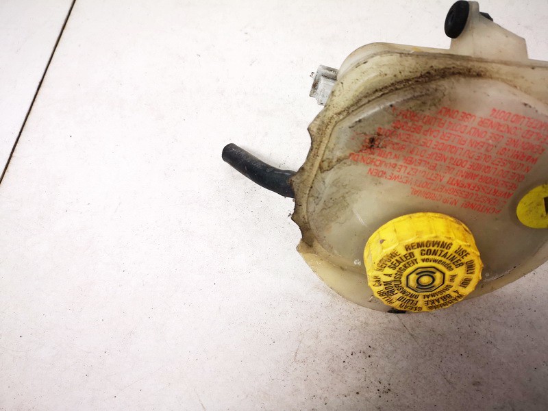 4B0611301E USED Brake Master Cylinder Reservoir Volkswagen Passat 1999