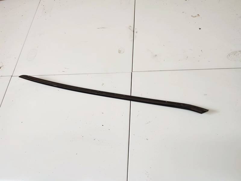 Audi A6 2000 Listwa szyby drzwi - TYLNE PRAWE