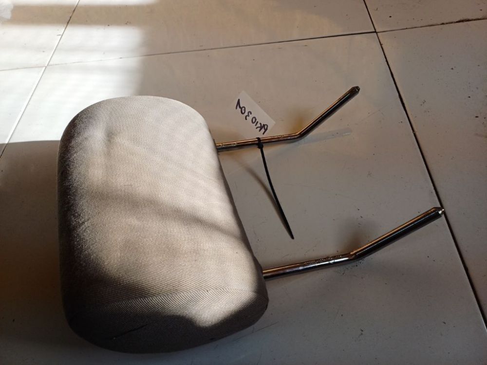 Audi A6 1996 подголовник - Thumbnail 3