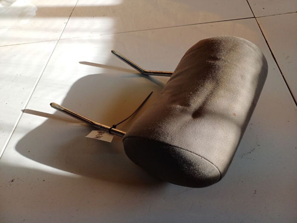 Audi A6 1996 подголовник - Thumbnail 4