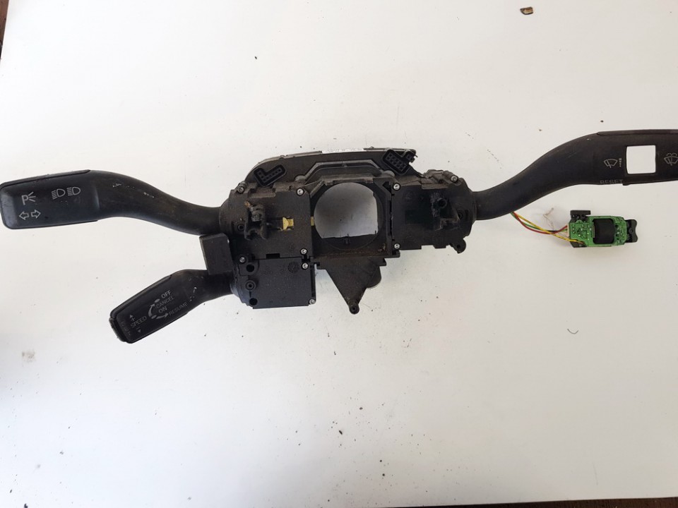 4F0953549D Audi A6 2010 Posukiu, Sviesu ir valytuvu rankeneliu komplektas