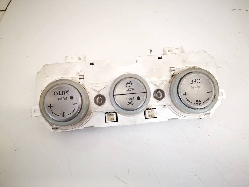 QG23 Mazda 6 2005 Climate Control Panel (heater control switches)