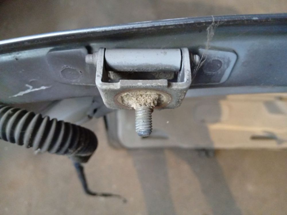 Renault Laguna 2001 Scharnier für Heckklappe Kofferraumdeckel Hinten Rechts