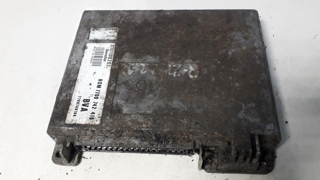 S101108203 Renault 21 1995 Variklio kompiuteris
