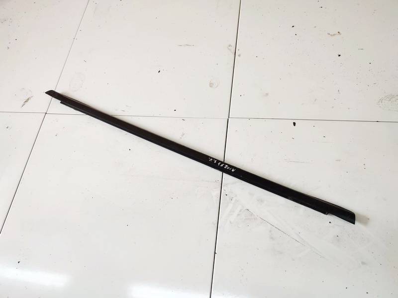 Toyota Proace 2015 Listwa szyby drzwi - TYLNE PRAWE