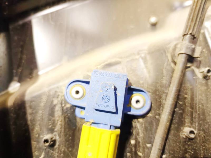 1K0955557A Volkswagen Passat 2005 Srs Airbag crash sensor - Thumbnail 3