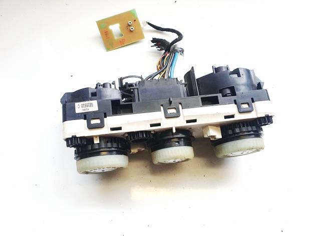 69657032 Mitsubishi Colt 2003 Climate Control Panel (heater control switches)