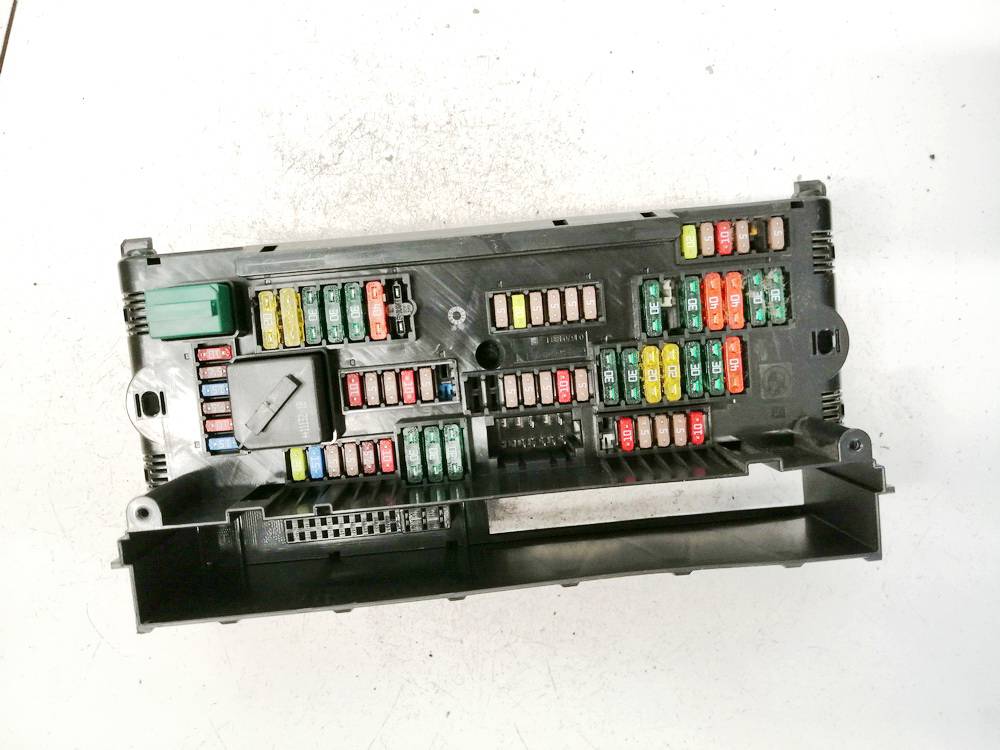 923442101 BMW 5-Series 2010 Fuse box