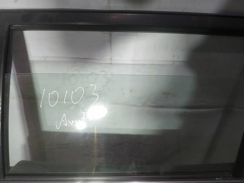 AS2 Toyota Avensis 2005 Durvju stikls - AIZMUGURE PA KREISI