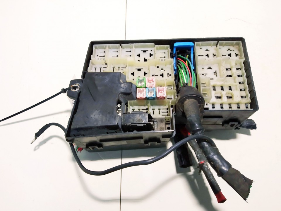 31254581 used Fuse box Volvo V50 2008 2.0L EIS00987427 Used Auto