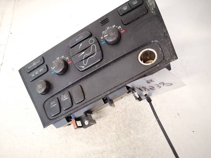 8691876 used Climate Control Panel (heater control switches) Volvo S60