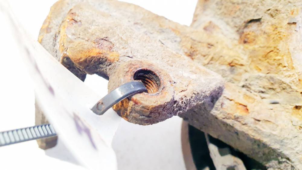 Volkswagen Golf 2000 Steering knuckle - FRONT RIGHT - Thumbnail 3