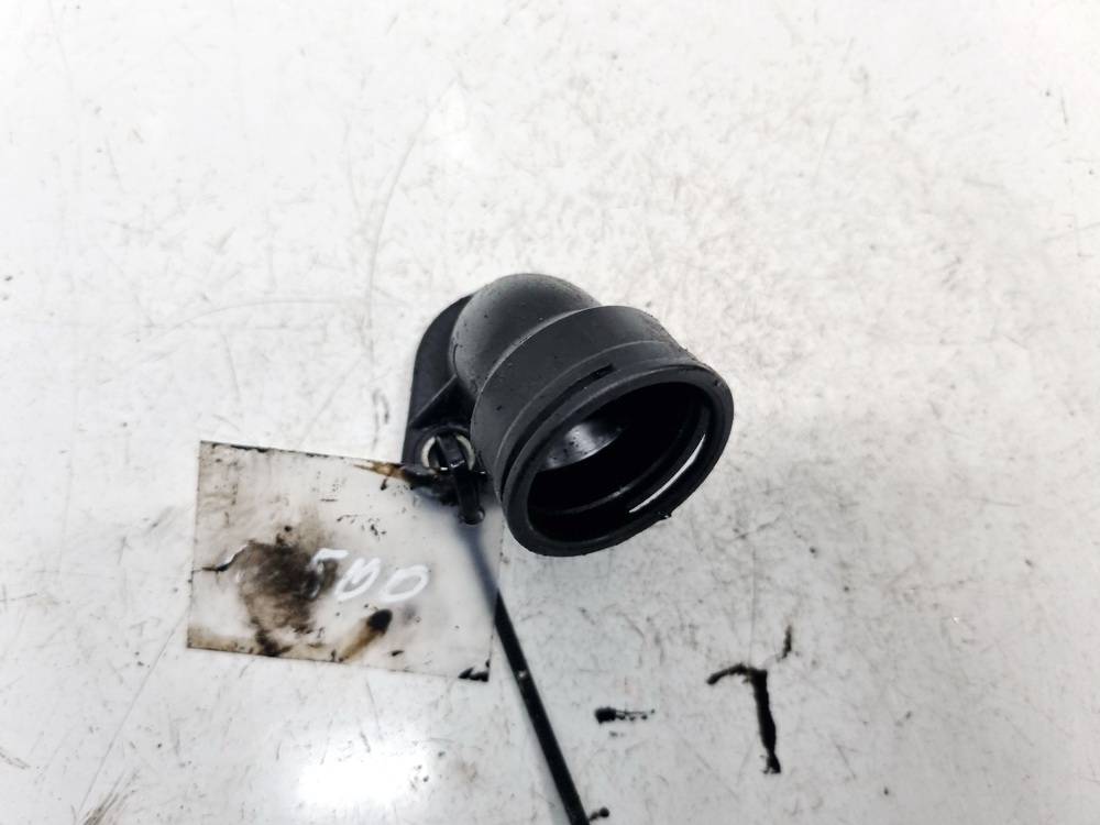 028103111A Volkswagen Golf 1993 Фланец двигателя системы охлаждения