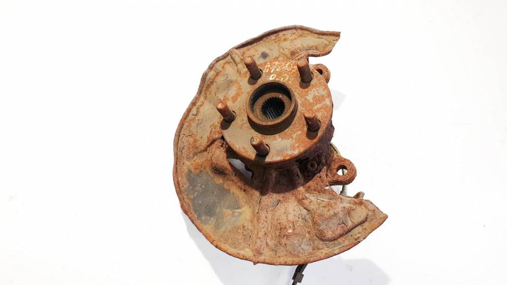 Toyota Avensis 2004 fusée avant droit