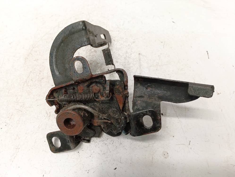 Subaru Outback 2001 Замок капота