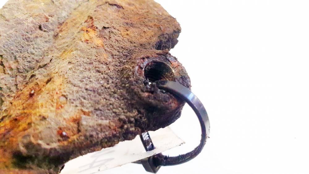 Volkswagen Golf 2000 Steering knuckle - FRONT LEFT - Thumbnail 3