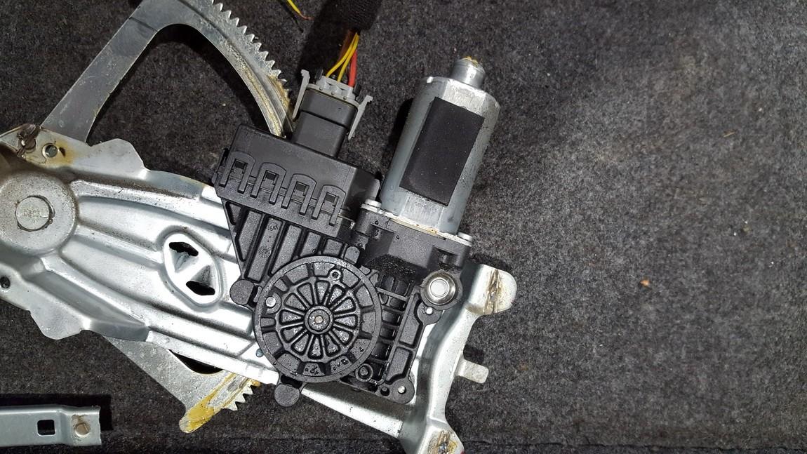 13101481 Opel Astra 2008 Durvju loga pacēlāja motors - PRIEKŠA PA LABI