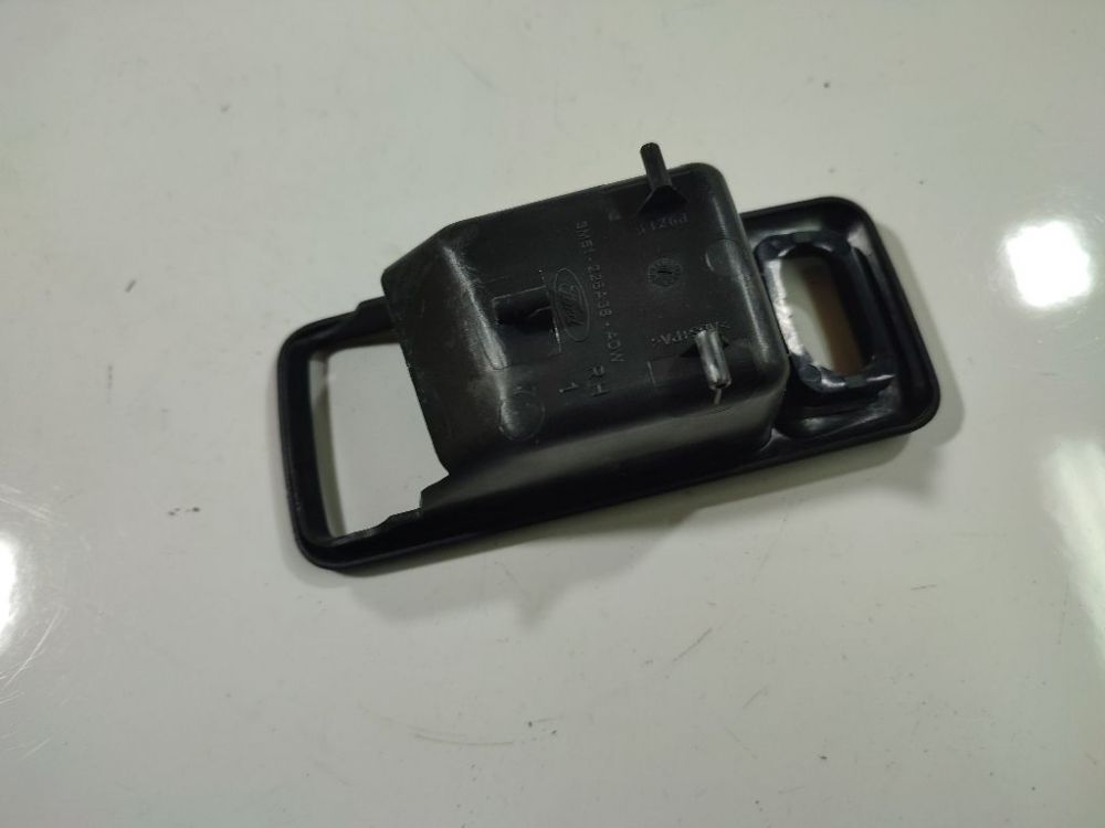 3M51226A36ADW Ford Focus 2007 Salona apdare (plastmasas) - Thumbnail 3