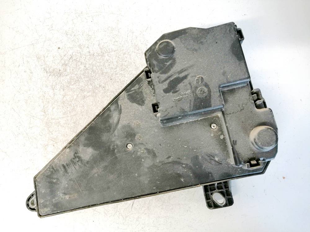 690661901 BMW 5-Series 2006 Fuse box