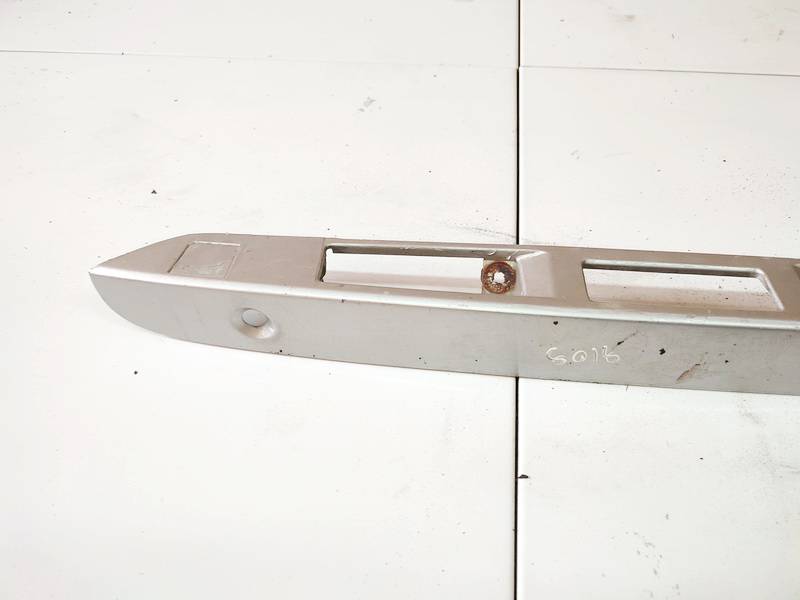 Mazda Premacy 2001 Aizmugurējā vāka ārējā apdare (numura apgaismojums) - AIZMUGURE - Thumbnail 2