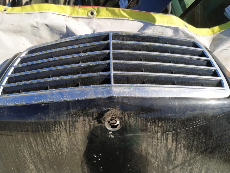 Mercedes-Benz E-CLASS 2000 Przednia kratka - PRZEDNIE