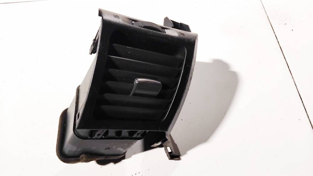 GN71104670 Mitsubishi Grandis 2005 Sisäilman ilmanvaihtoritilät